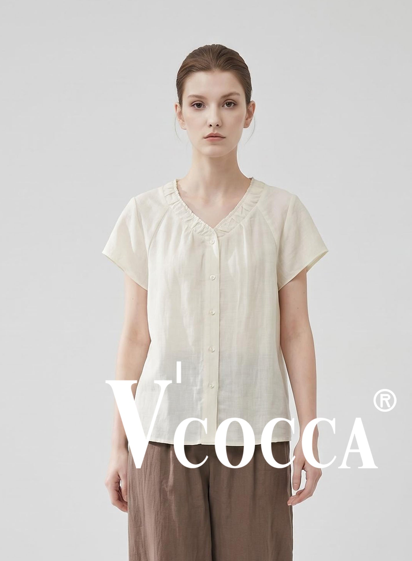 V'COCCA E262081 萊賽爾醋酸木耳邊V領短袖上衣